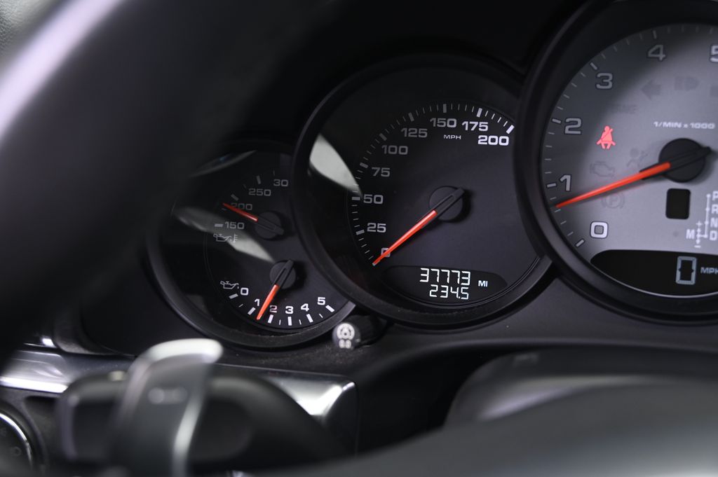 Thumbnail: 2013 Porsche 911 - 32