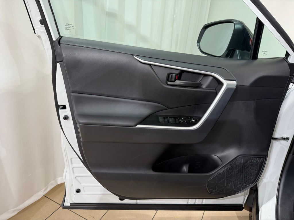 Thumbnail: 2025 Toyota RAV4 - 16