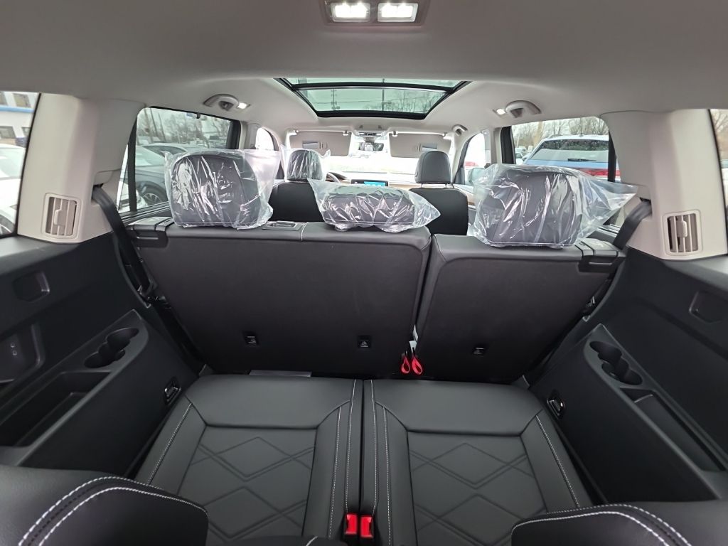 2026 Volkswagen Atlas 2.0T SE w/Technology Green at Sutliff Volkswagen