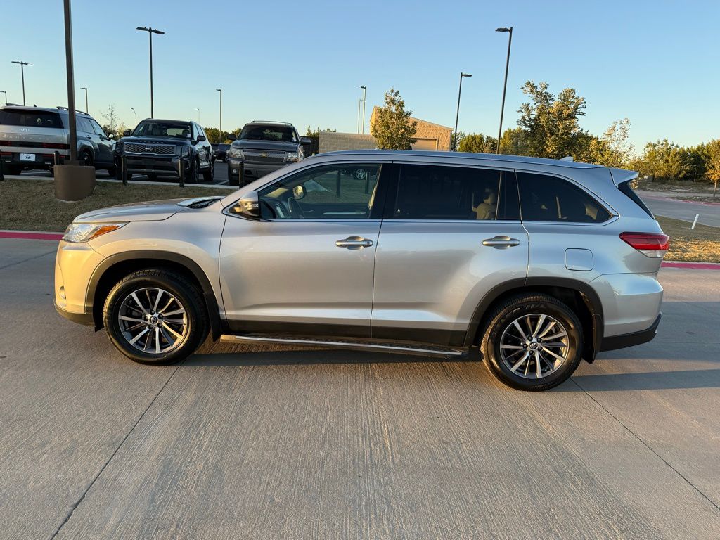 Thumbnail: 2019 Toyota Highlander - 8