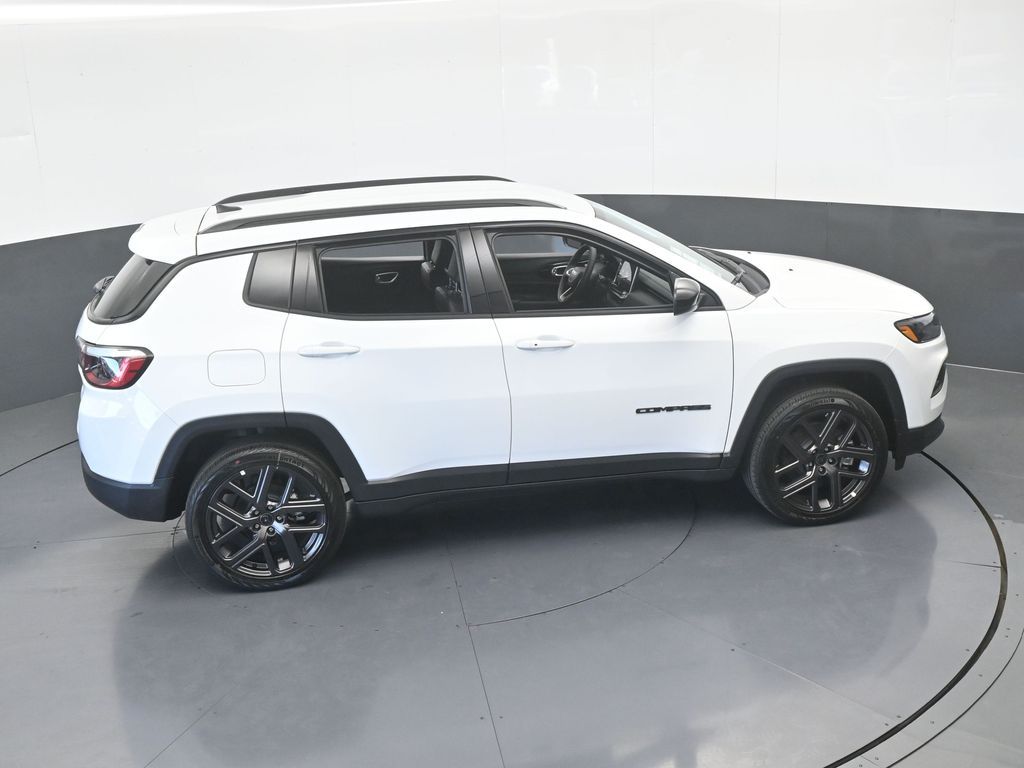 New 2026 Bright White Clearcoat Jeep Latitude image 47