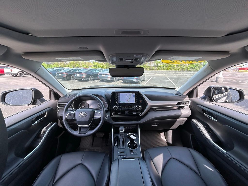 2022 Toyota Highlander XLE 12