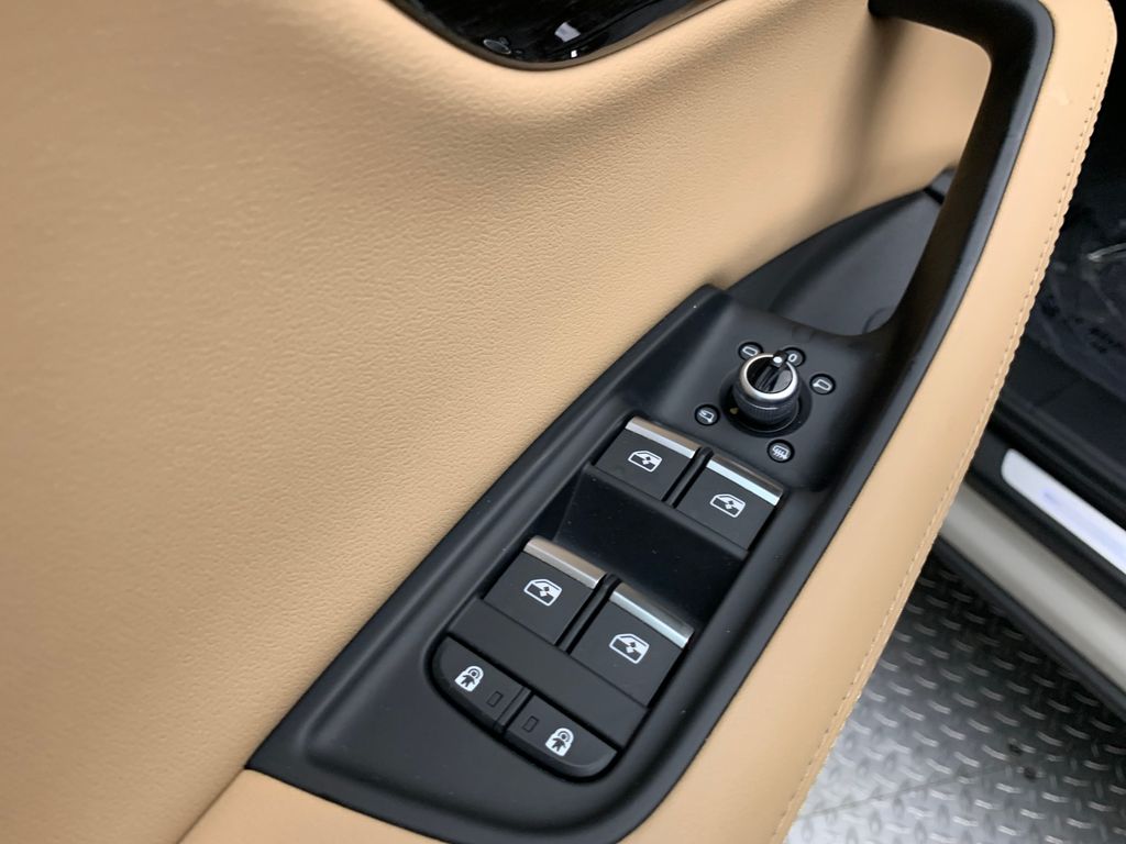 Thumbnail: 2023 Audi Q7 - 22