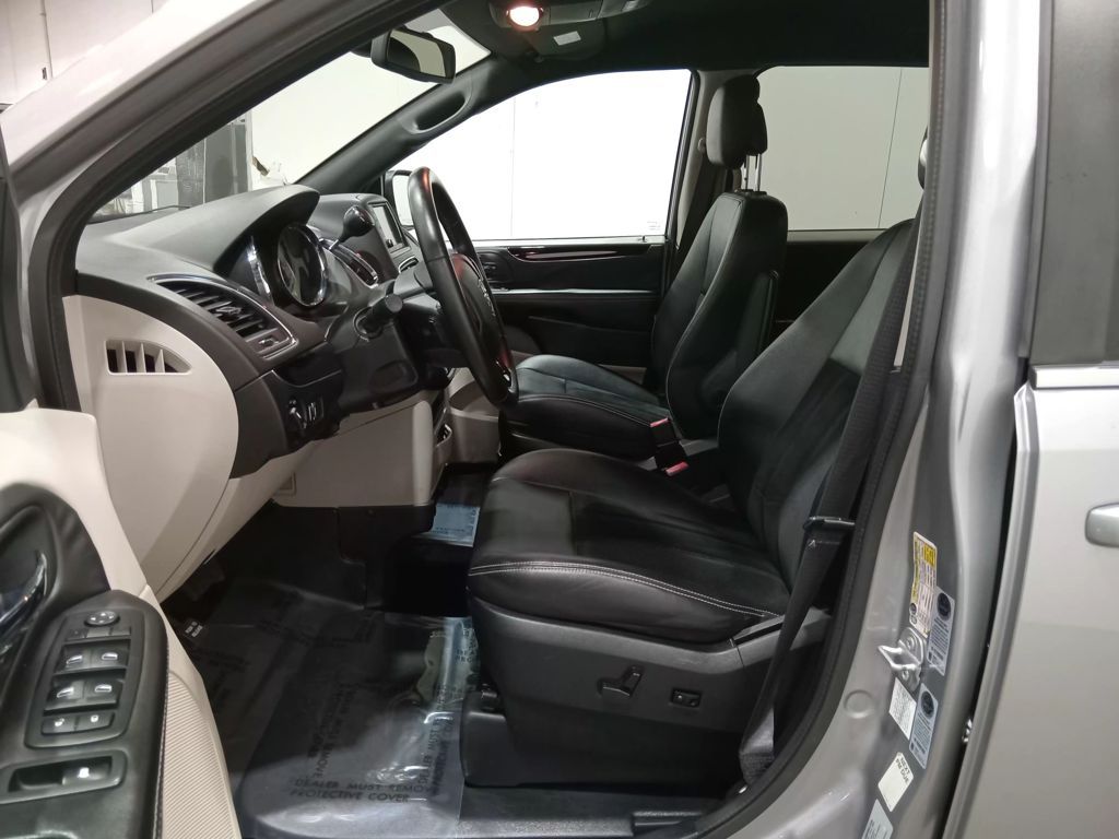 2018 Dodge Grand Caravan SXT — Billet Silver Metallic Clearcoat — photo 15