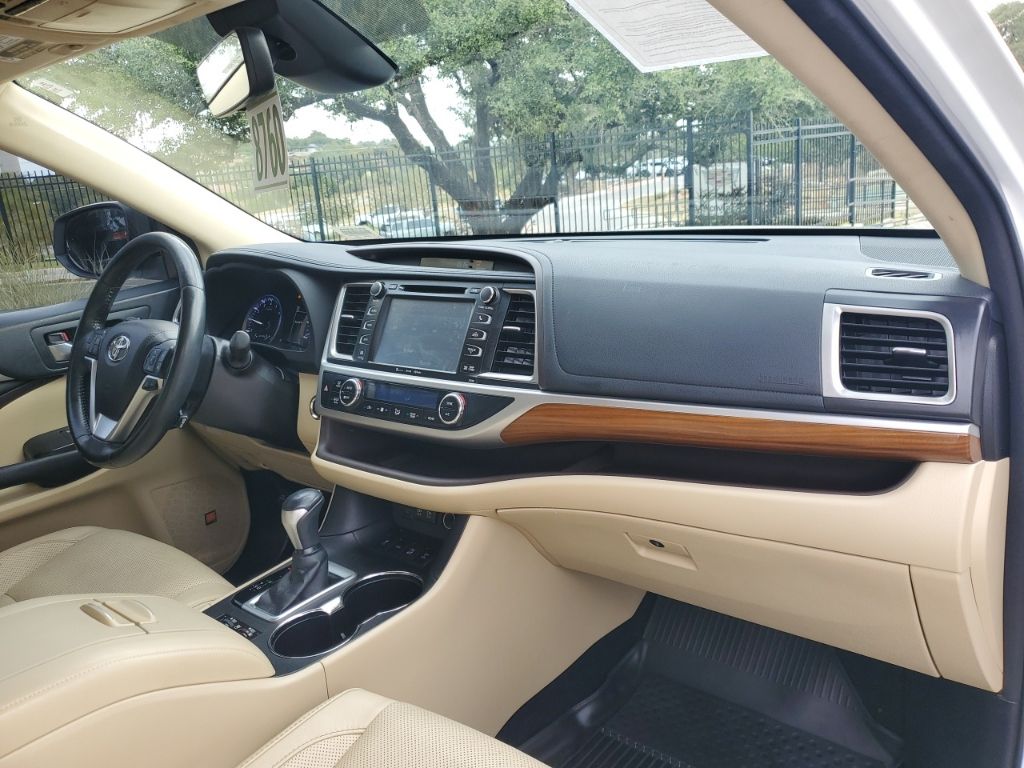 Used Car 2017 Toyota Highlander  Limited For Sale Under $25,000 In Austin, Texas