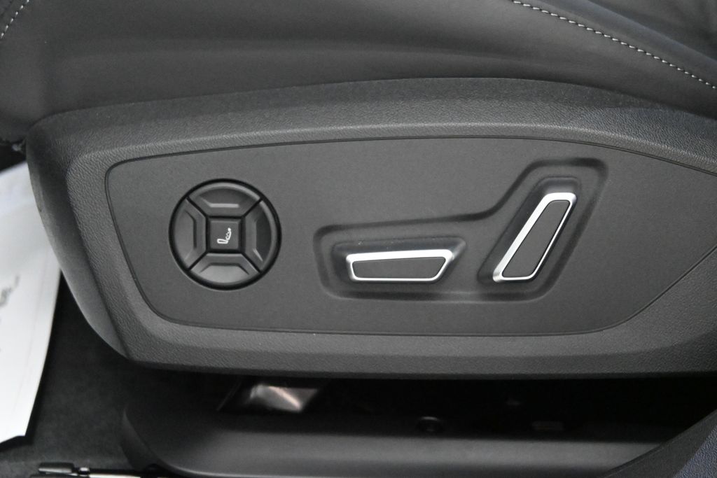 Thumbnail: 2025 Audi S6 - 27
