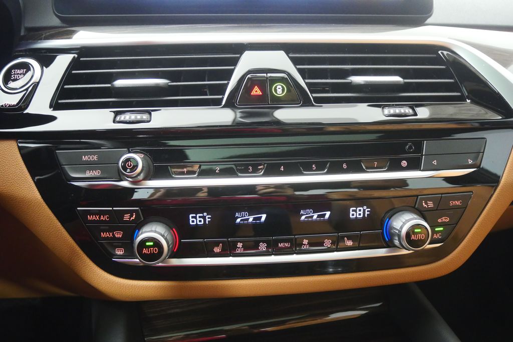 Thumbnail: 2023 BMW 5 Series - 22