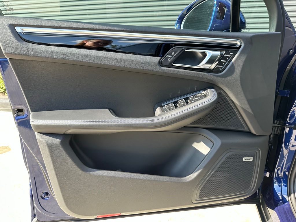 Thumbnail: 2026 Porsche Macan - 18