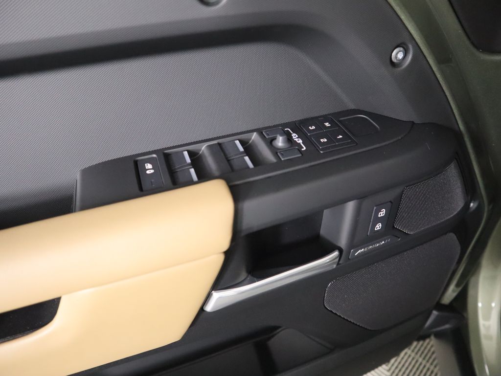 Thumbnail: 2025 Land Rover Defender - 25