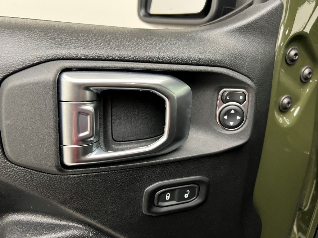 Thumbnail: 2022 Jeep Wrangler - 27