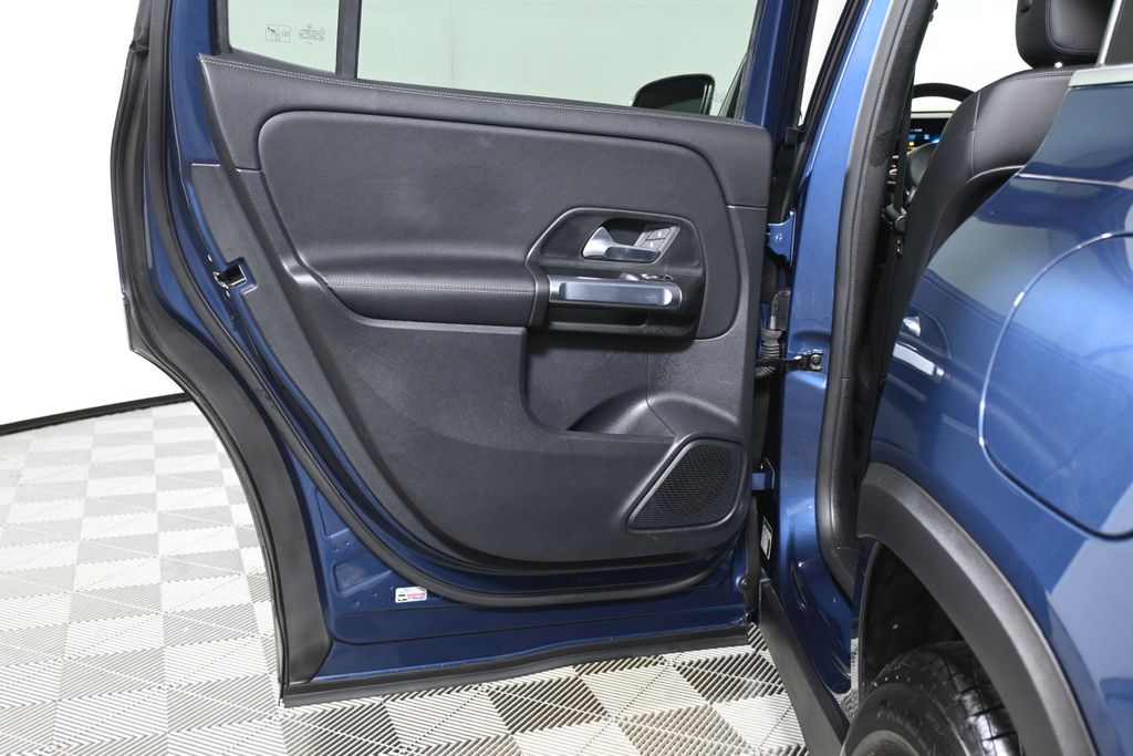 Thumbnail: 2022 Mercedes-Benz GLB - 31