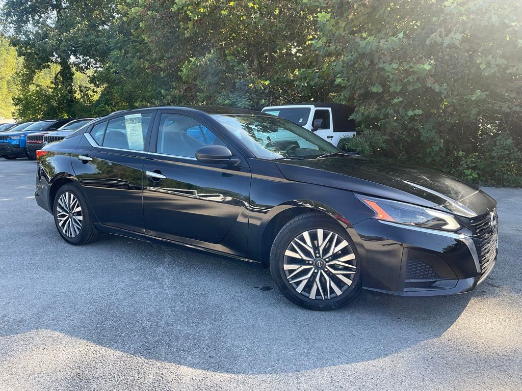 Super Black Clearcoat 2025 Nissan Altima Sedan Front-Wheel Drive Continuously Variable Transmission
