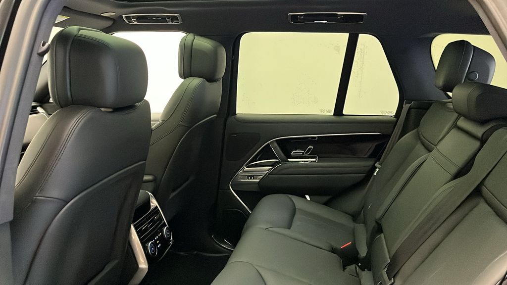 2023 Land Rover Range Rover SE 24