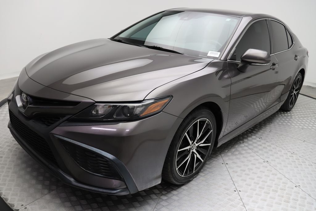 2022 Toyota Camry SE 2