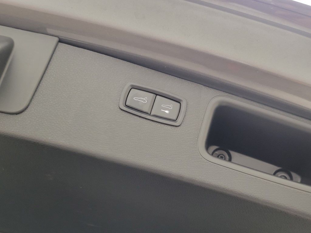 Thumbnail: 2015 Porsche Macan - 10