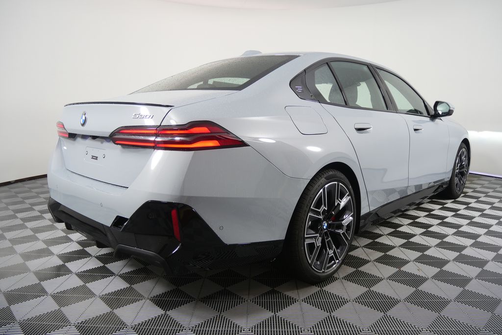 Thumbnail: 2026 BMW 5 Series - 3