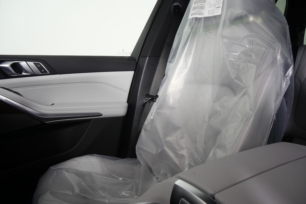 Thumbnail: 2026 BMW X5 - 23