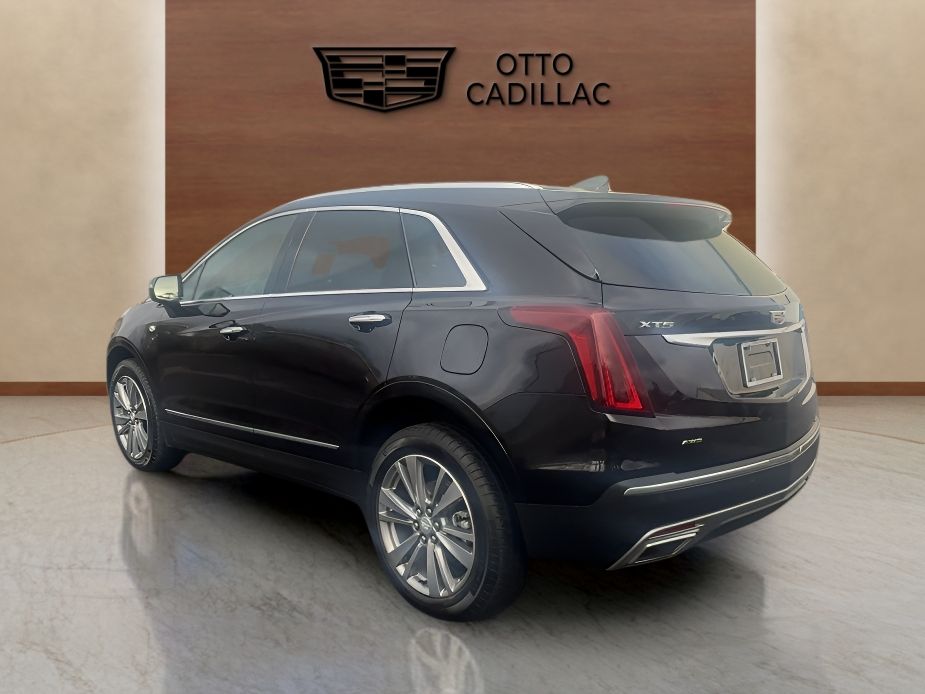 used 2025 Cadillac XT5 car, priced at $37,900