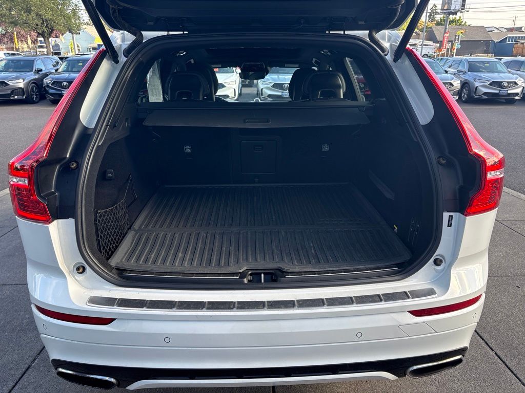 2018 Volvo XC60 Hybrid T8 R-Design