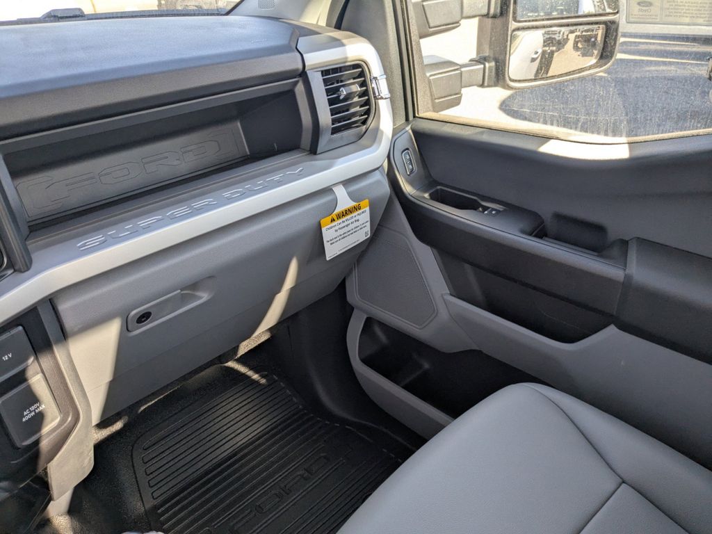 2025 Ford F-600 Chassis XL