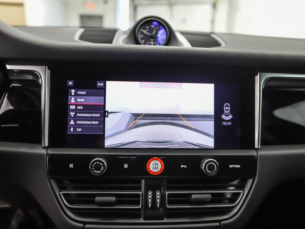 Thumbnail: 2023 Porsche Macan - 17