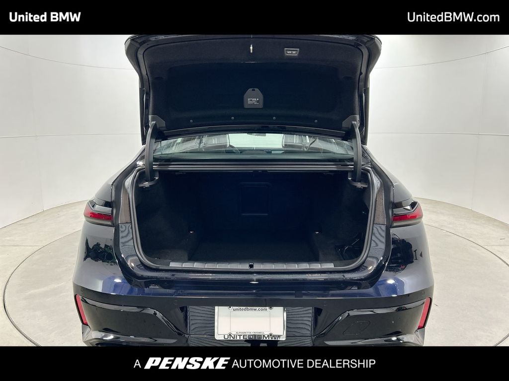 Thumbnail: 2025 BMW 7 Series - 22