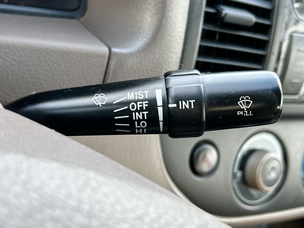 Thumbnail: 2005 Toyota Camry - 17