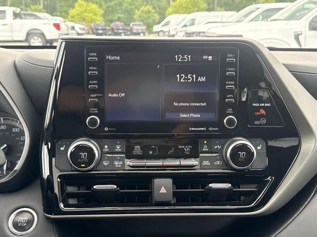 Used 2020 White Toyota XLE image 19