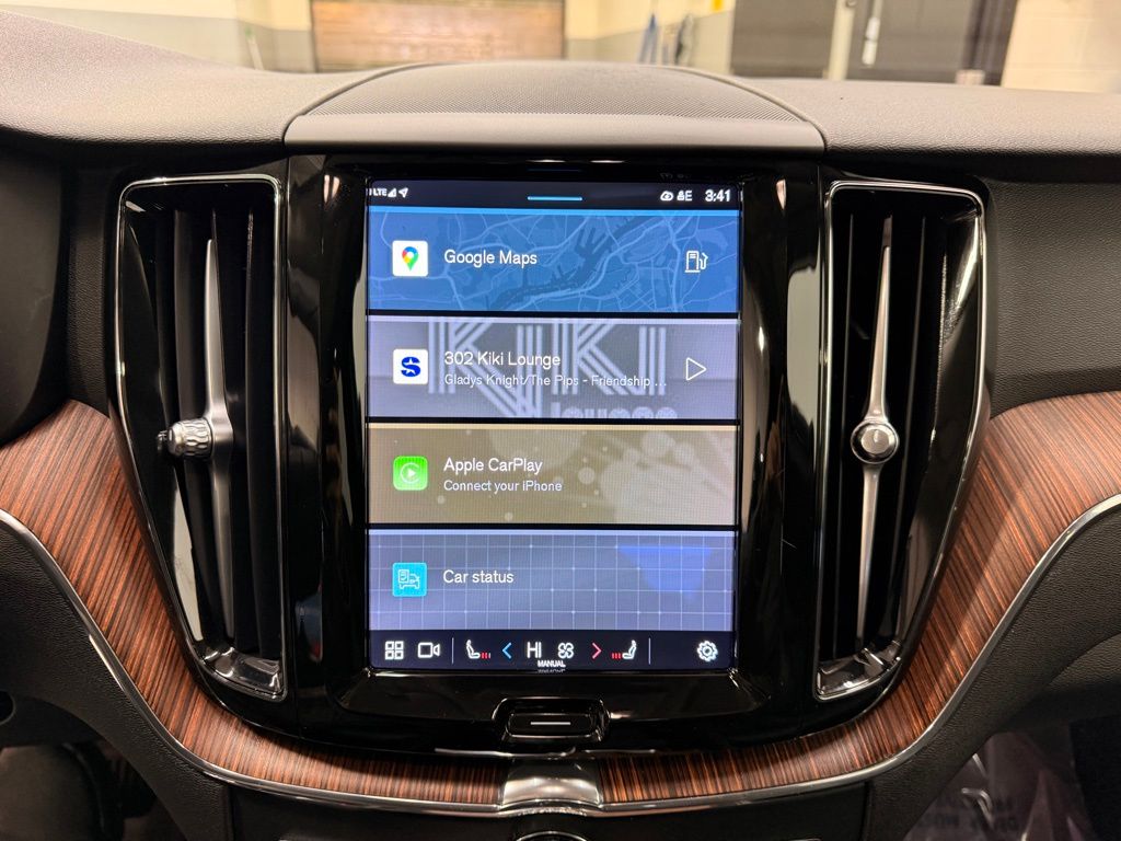 Thumbnail: 2023 Volvo XC60 - 16