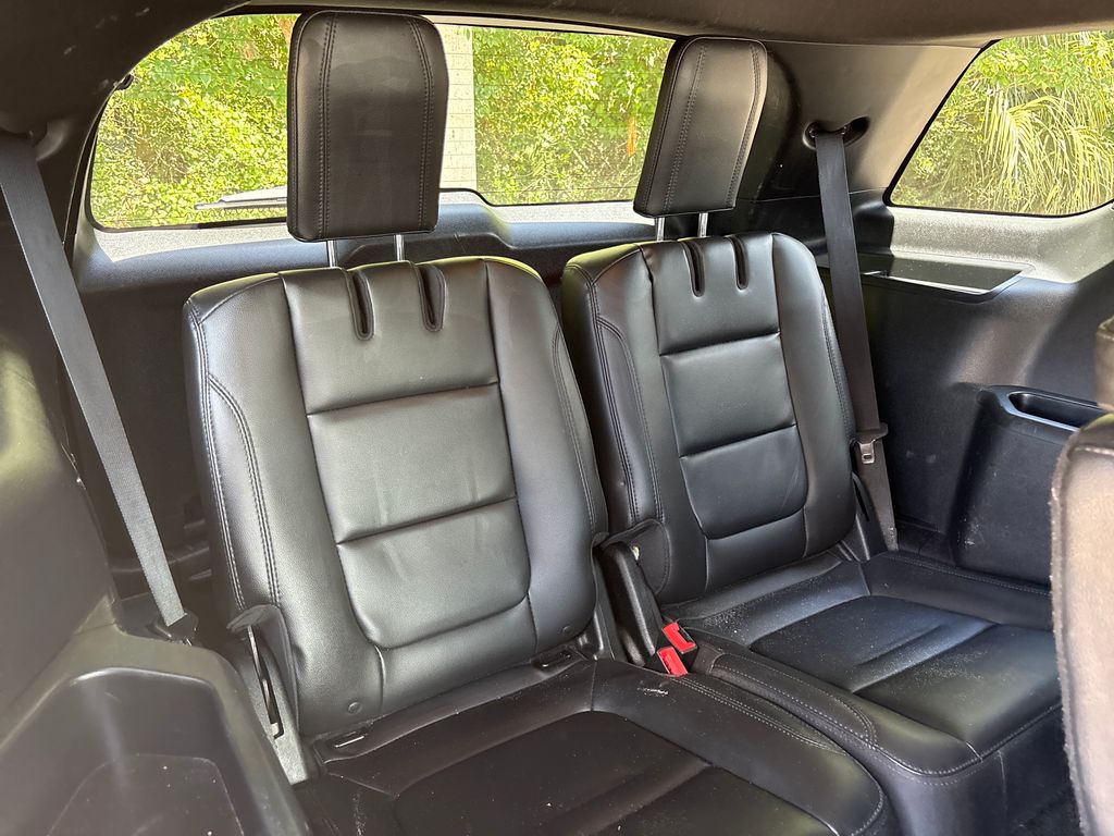 Used 2018 Silver Ford XLT image 31