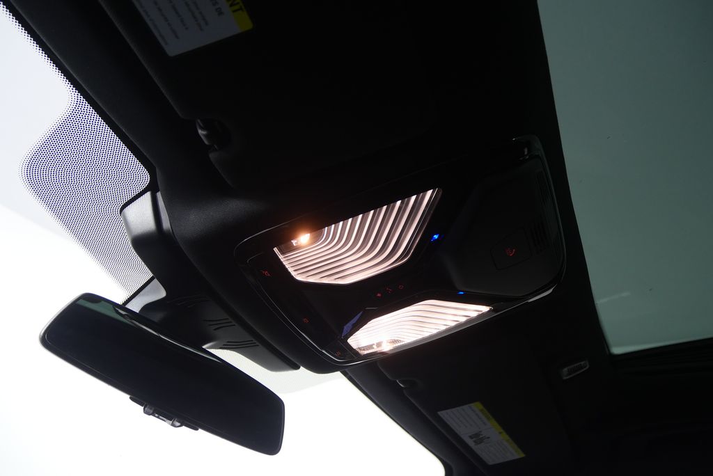 Thumbnail: 2023 BMW 5 Series - 22