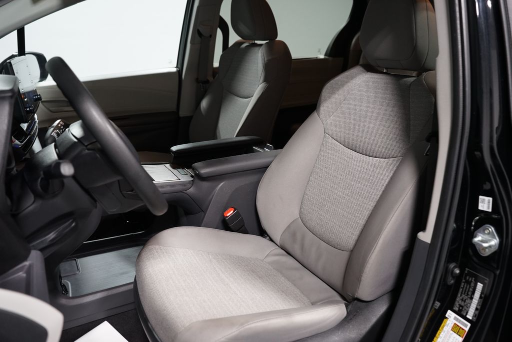 Thumbnail: 2024 Toyota Sienna - 26