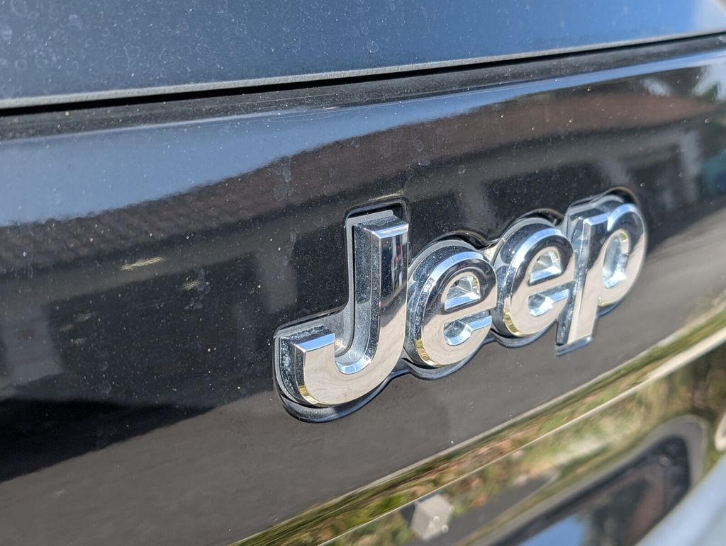 used 2019 Jeep Cherokee car, priced at $15,998