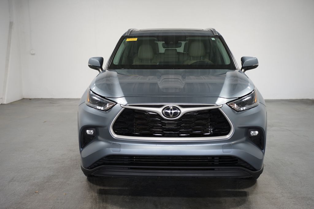 2021 Toyota Highlander XLE 2