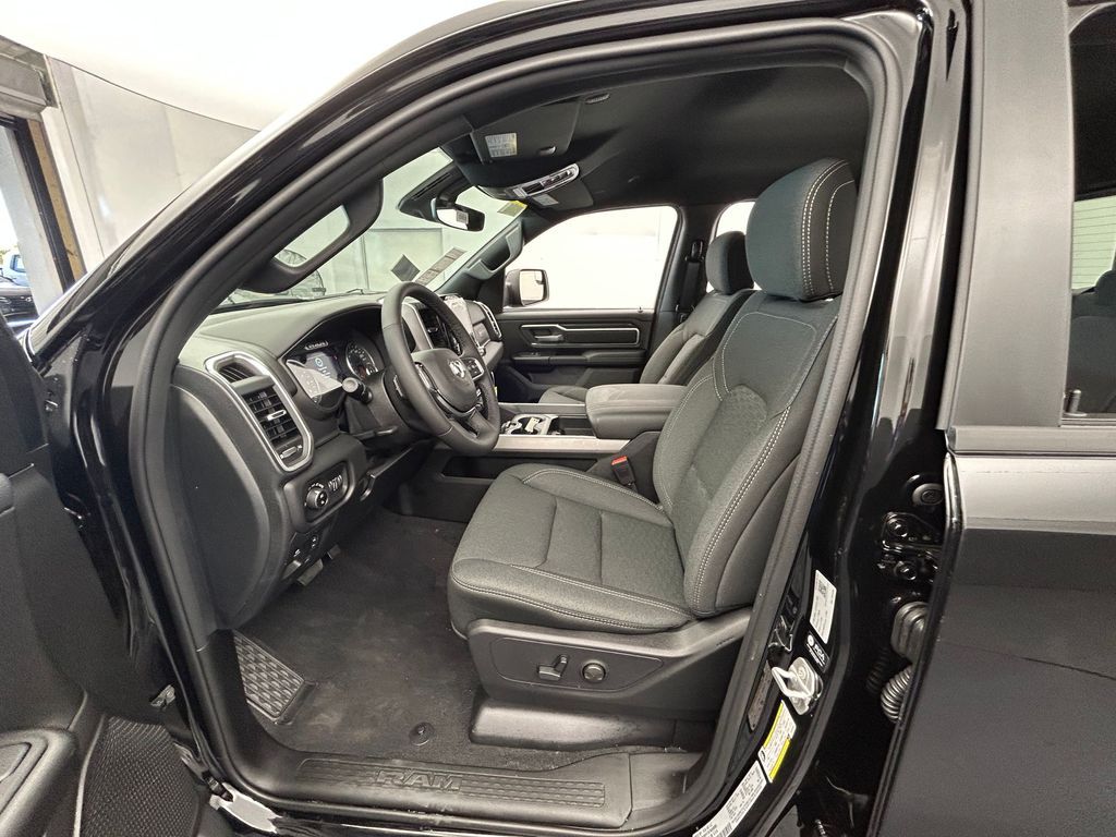 New 2026 Diamond Black Crystal Pearlcoat Ram Big Horn/Lone Star image 12