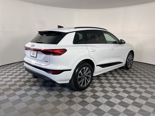 Thumbnail: 2025 Audi Q6 e-tron - 2