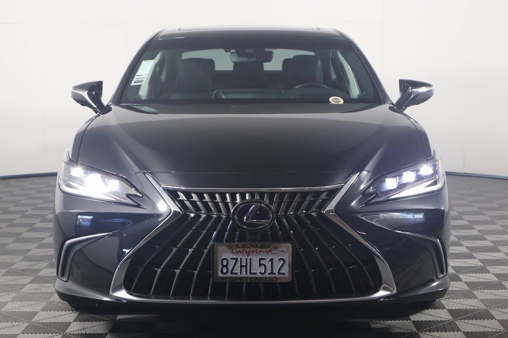 2022 Lexus ES Hybrid 300h Luxury 2