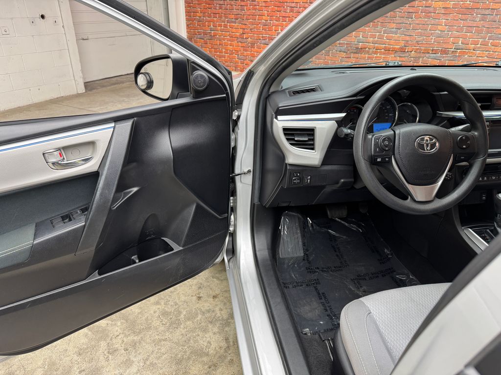 Used 2016 Silver Toyota LE image 7