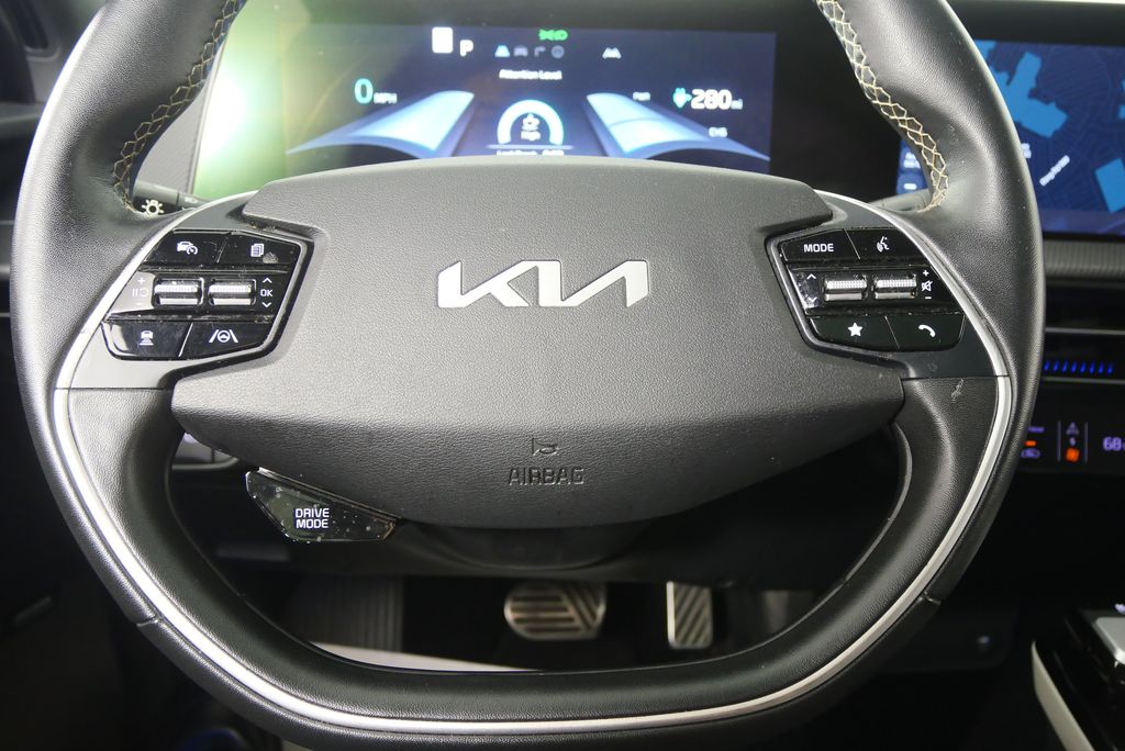 Thumbnail: 2022 Kia EV6 - 21