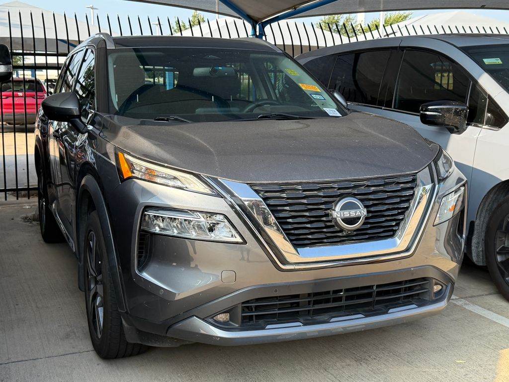 Used 2022 Gray Nissan SL image 3