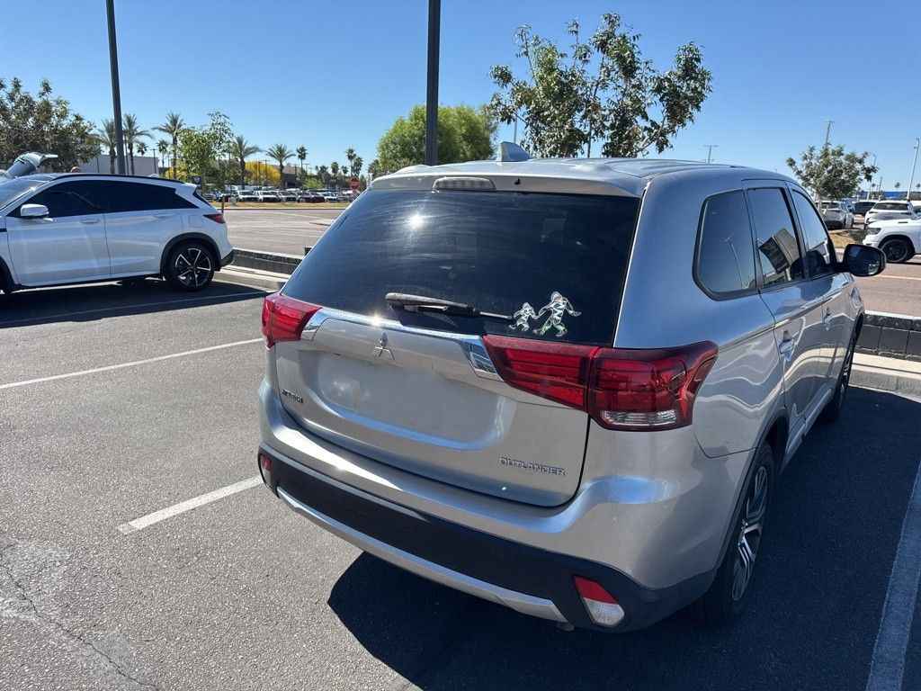 Thumbnail: 2018 Mitsubishi Outlander - 3