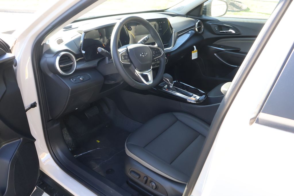 Thumbnail: 2026 Chevrolet Trax - 13