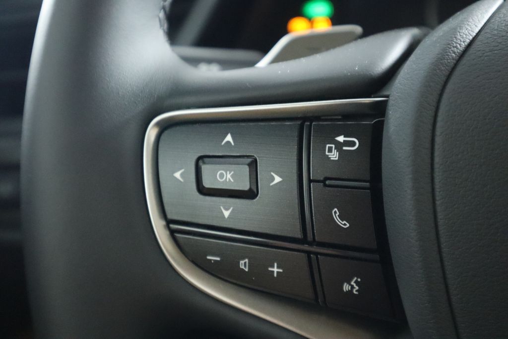 2025 Lexus ES Hybrid 300h 11