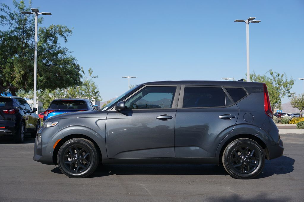 2022 Kia Soul LX 2