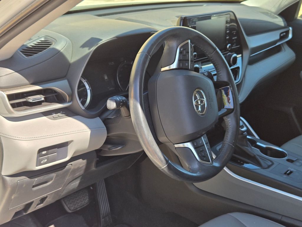 Used 2021 Toyota Highlander SUV
