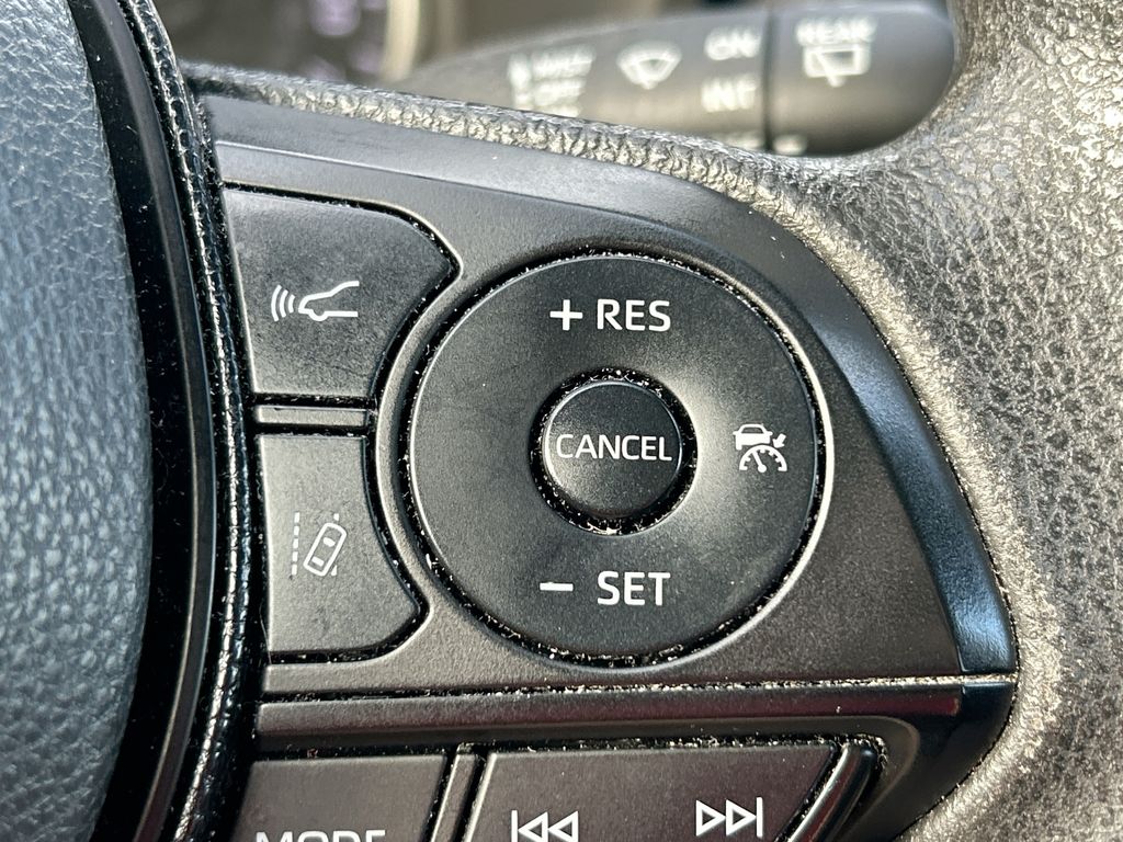 Thumbnail: 2021 Toyota RAV4 - 17