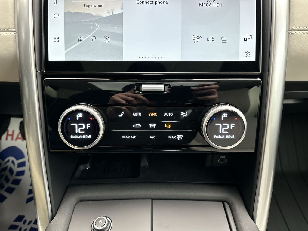 2024 Land Rover Discovery S 18