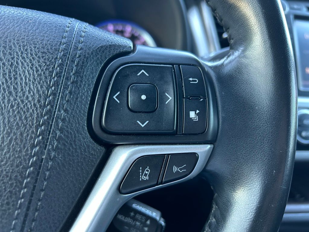 Thumbnail: 2017 Toyota Highlander - 20