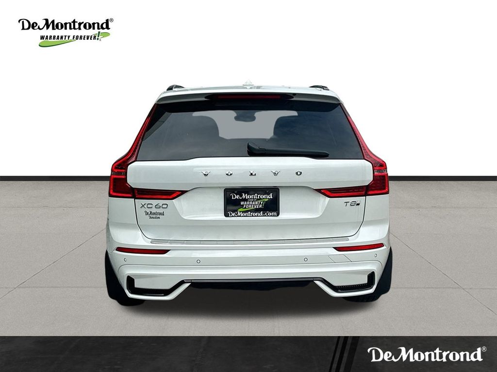 New 2025 Crystal White Volvo T8 Plus image 5