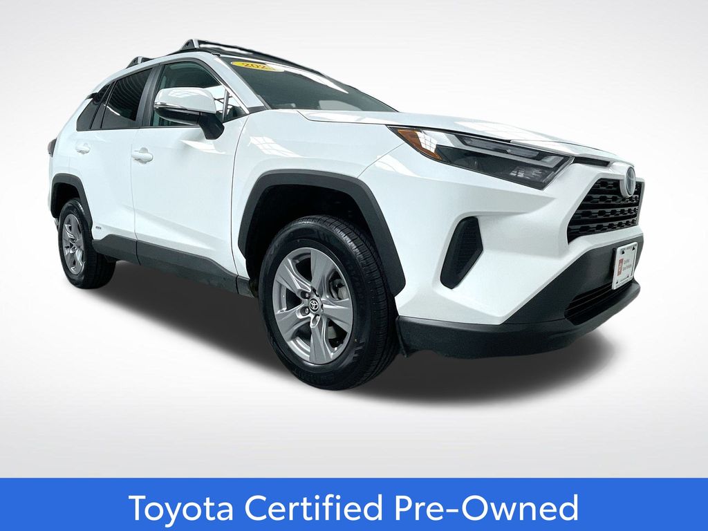 2023 Toyota RAV4 XLE's photo